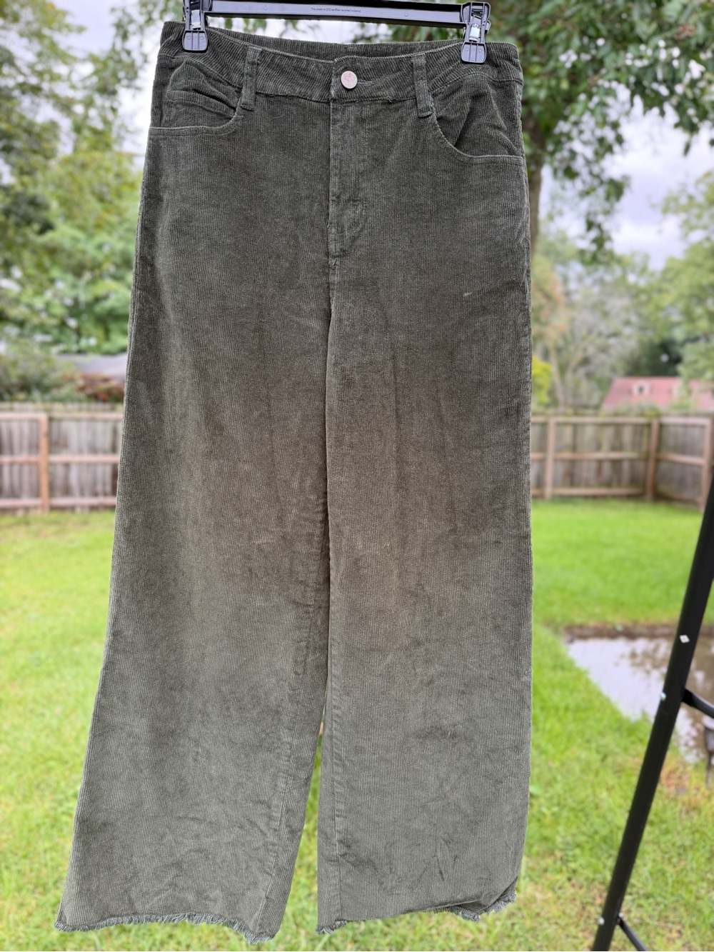 Entro Olive Green Corduroy Wide Leg Crop Pants Frayed Raw Hem Size Medium - Picture 7 of 12